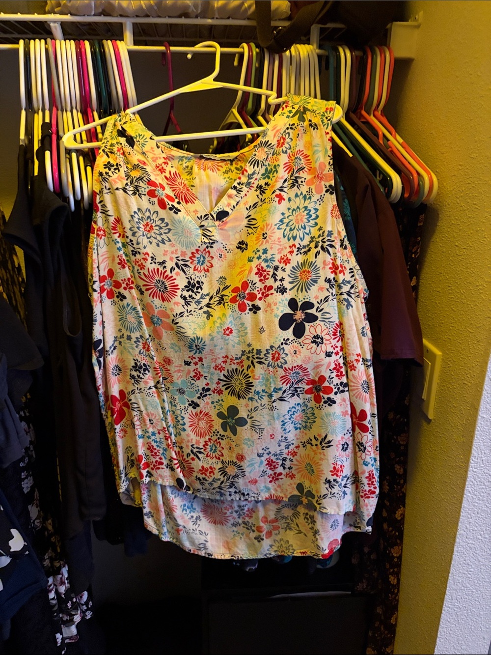 Women's Floral V-Neck Sleeveless Top - White Multi